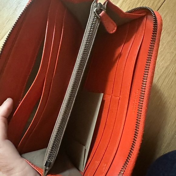 Bottega Veneta Large Braided Wallet With Zip - Picture 6 of 16